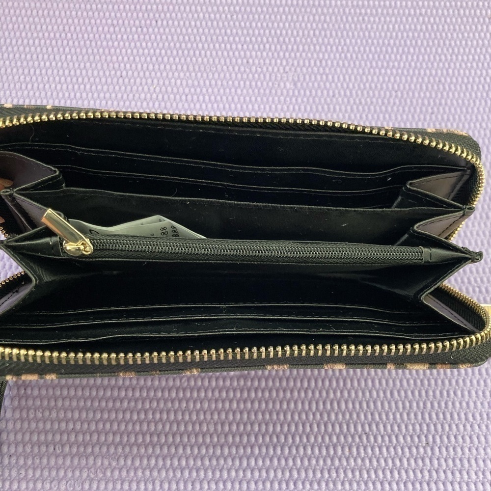 Cheetah Print 
ALDO Animal Print wallet With Detachable Strap Gold Colored ring - Picture 3 of 11